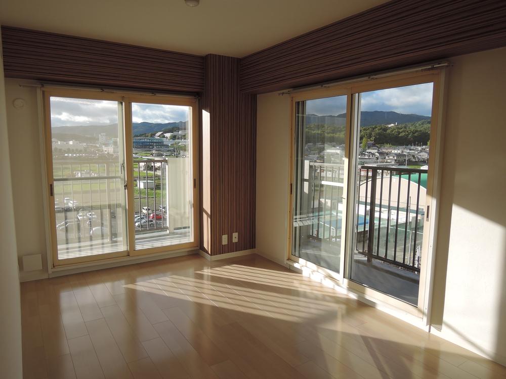 Non-living room. Indoor (11 May 2013) Shooting