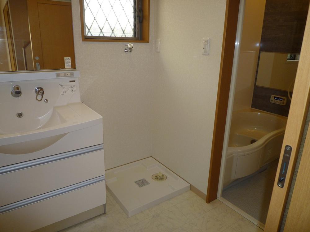 Wash basin, toilet. Indoor (12 May 2013) Shooting