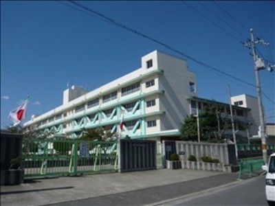 Primary school. Minohara up to elementary school (elementary school) 102m