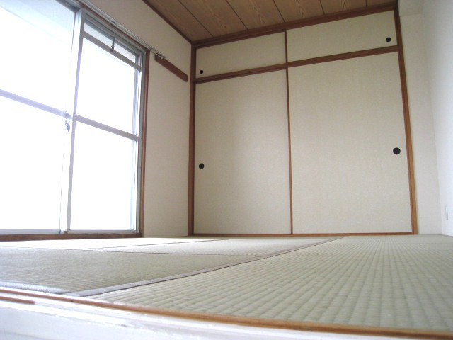 Living and room. 6-mat Japanese-style