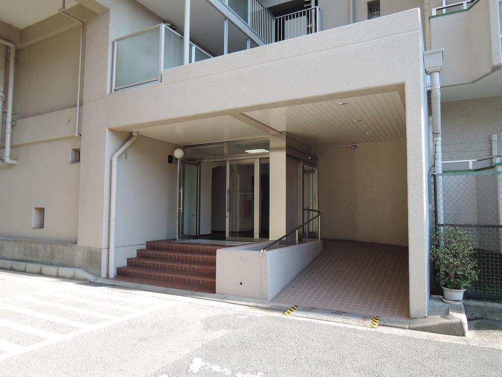 Entrance. Common areas