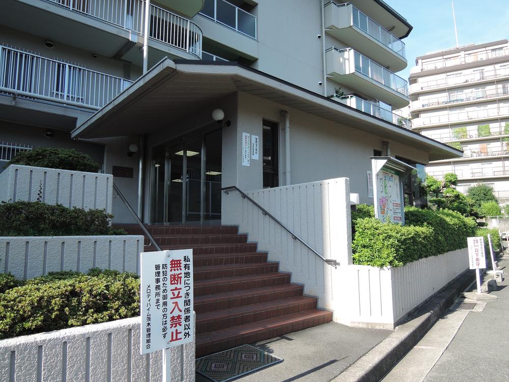 Entrance. Common areas