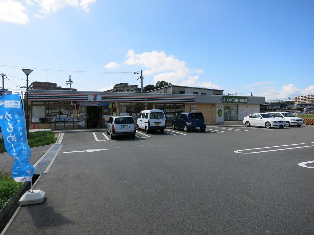 Convenience store. 705m to Seven-Eleven Ibaraki Hozumidai shop