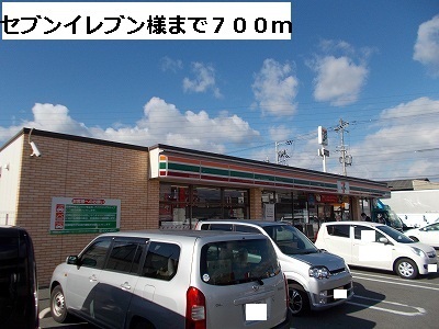 Convenience store. 700m to Seven-Eleven like (convenience store)