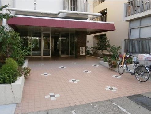 Entrance. Common areas