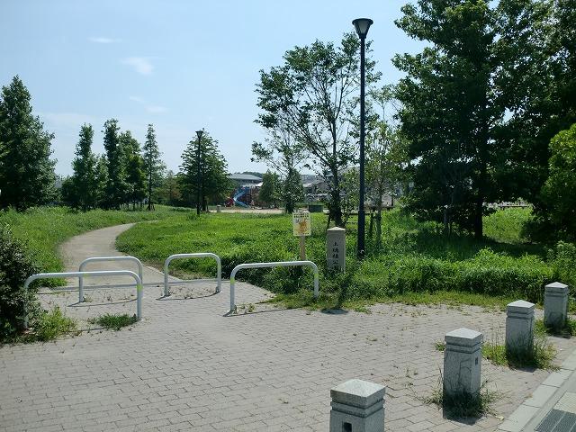 park. 1067m to Kamihozumi park