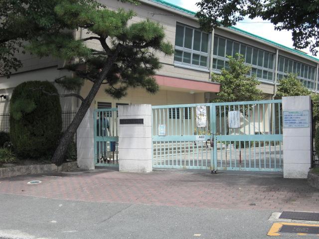 Primary school. Ibaraki 877m to stand Mishima Elementary School