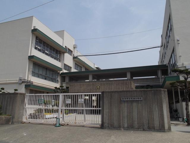Primary school. 900m to Ota Elementary School