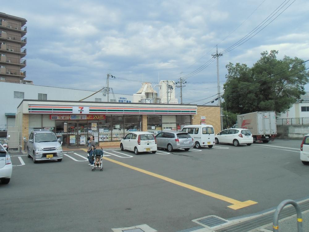 Convenience store. 532m to Seven-Eleven Ibaraki Fengyuan-cho shop