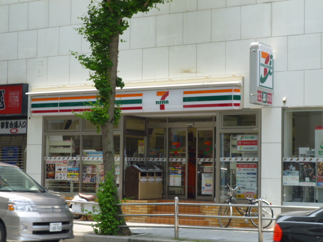 Convenience store. Seven-Eleven Ibaraki Nishiekimae the town store (convenience store) to 305m
