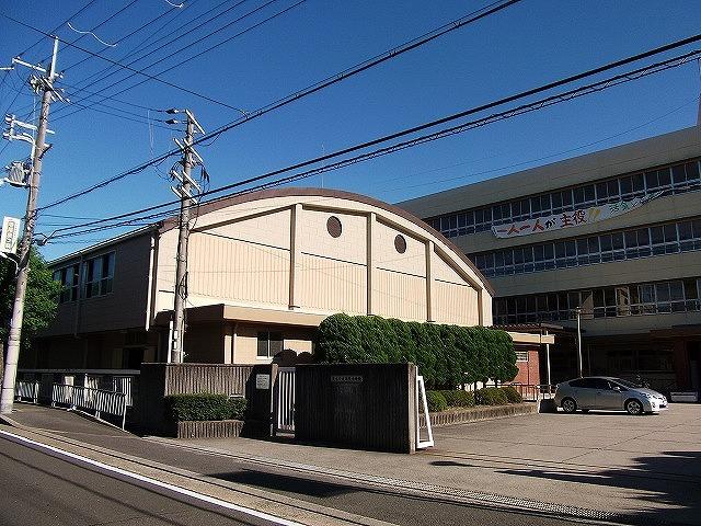 Junior high school. Ibaraki Municipal Xiling until junior high school 1672m