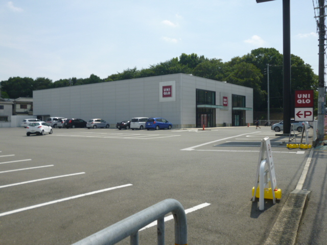 Shopping centre. 1376m to UNIQLO Ibaraki Nishigawara store (shopping center)