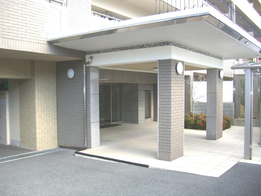 Entrance. Common areas