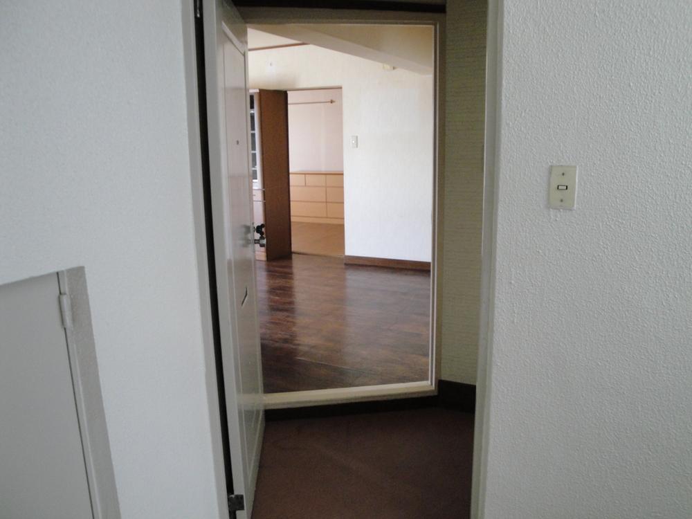 Entrance. Local (10 May 2013) Shooting