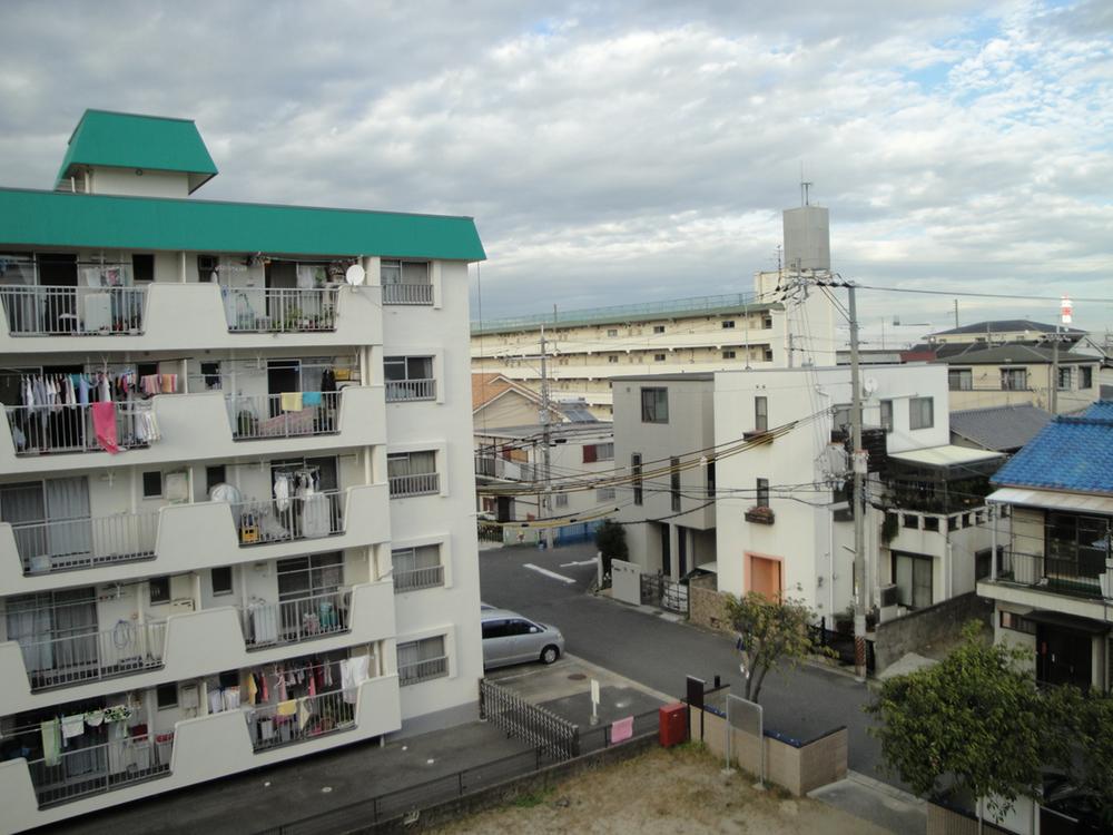 View photos from the dwelling unit. View from the site (October 2013) Shooting