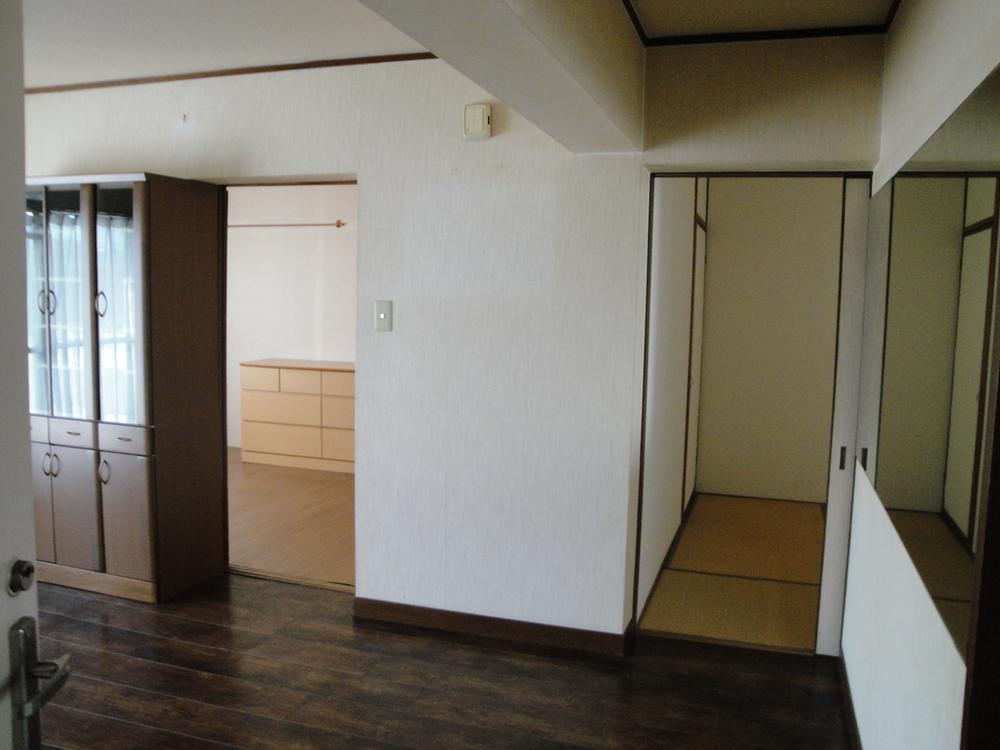 Non-living room. Indoor (10 May 2013) Shooting