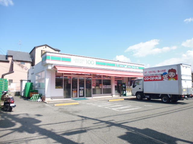 Convenience store. STORE100 Ibaraki Motomachi store up (convenience store) 389m