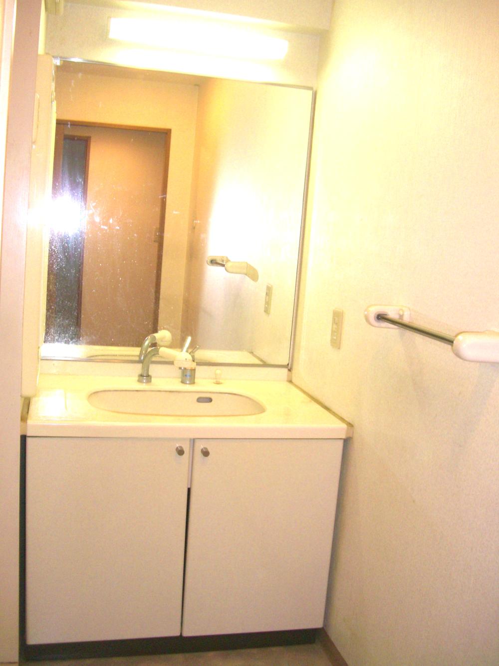 Wash basin, toilet. Room (August 2013) Shooting