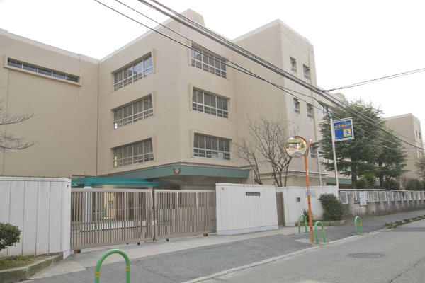 Surrounding environment. Ibaraki Municipal Mishima Junior High School (6-minute walk ・ About 420m)