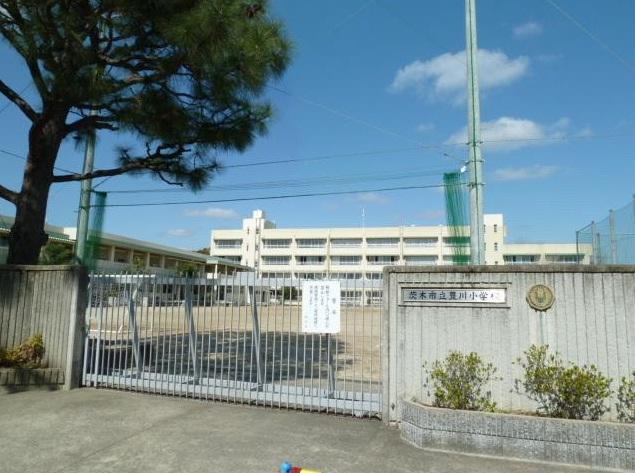 Primary school. Ibaraki 919m to stand Toyokawa elementary school