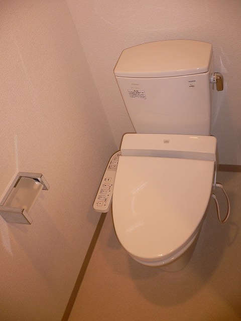 Toilet. With Foshuretto