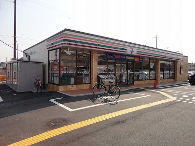 Convenience store. Seven-Eleven Masago Tamashimadai store up (convenience store) 712m