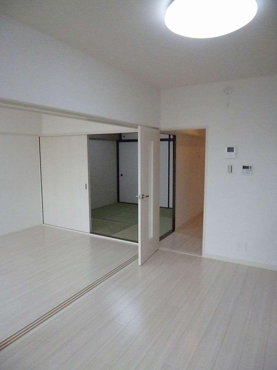 Non-living room. Western-style from the living room