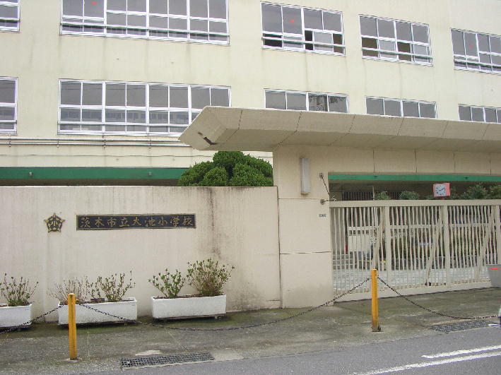 Primary school. 68m to Ibaraki Municipal Oike elementary school (elementary school)