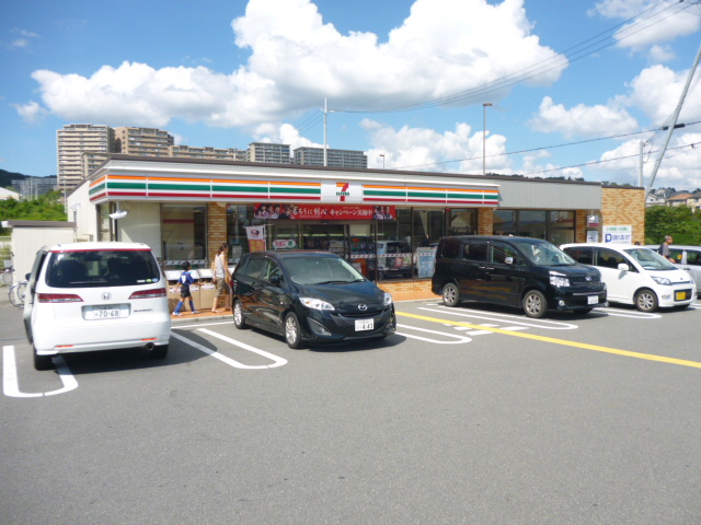 Convenience store. Seven-Eleven Ibaraki Funaki Machiten up (convenience store) 321m