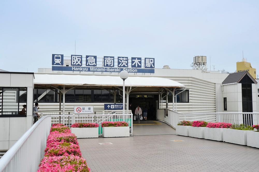 station. Hankyu Kyoto Line "Minami Ibaraki" 720m walk 9 minutes to the station