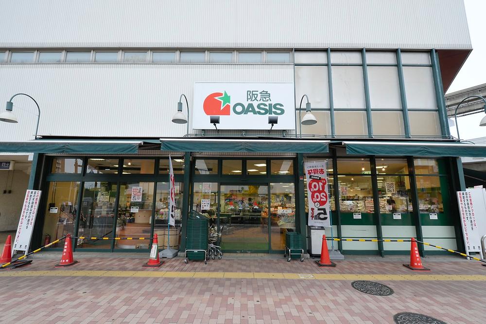 Supermarket. Hankyu Oasis Minami Ibaraki to the store 720m walk 9 minutes