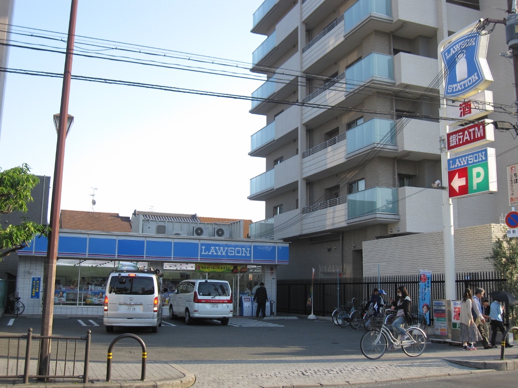 Convenience store. Lawson Ibaraki Osaka University Hospital before store up (convenience store) 639m