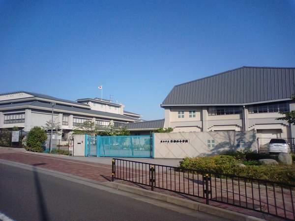 Primary school. Saito Nishi Elementary School until the 960m walk about 12 minutes