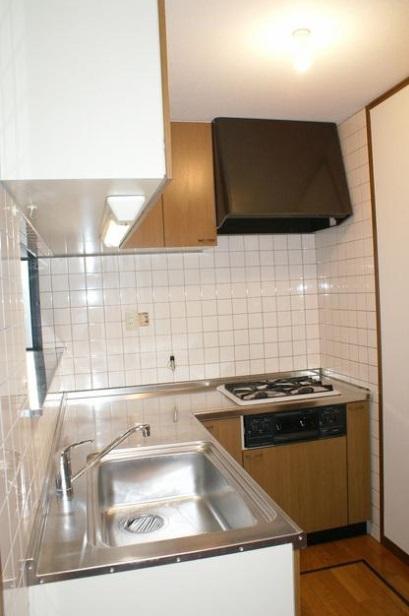 Kitchen. Easy-to-use L-shaped kitchen ☆
