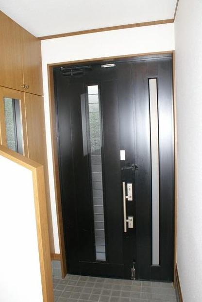Entrance. With happy shoes BOX Also it comes with mirror!