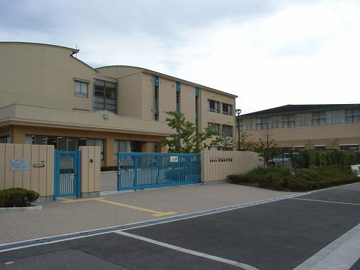 Junior high school. Ibaraki Tatsuirodori Tonishi 1857m up to junior high school (junior high school)