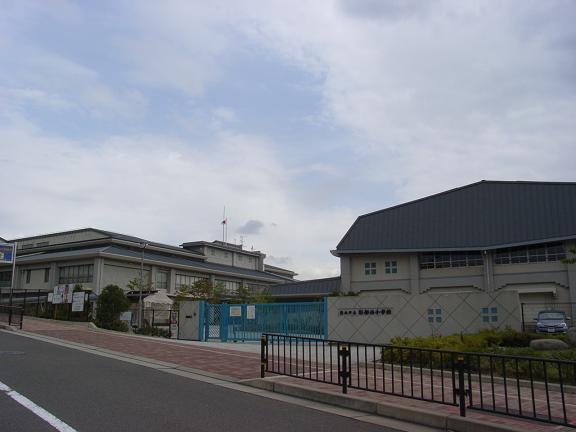 Primary school. Ibaraki Tatsuirodori Metropolitan Nishi Elementary School until the (elementary school) 1577m