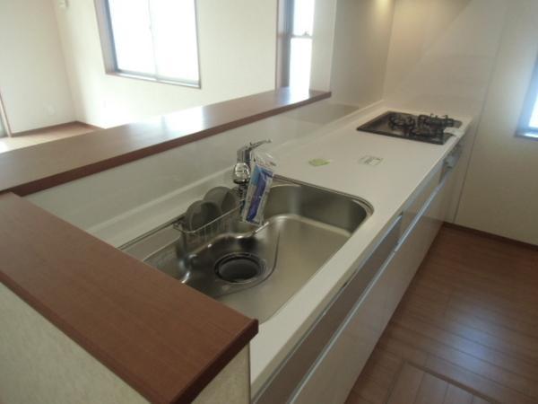 Kitchen. Functional kitchen with under-floor storage