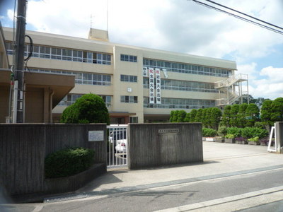 Junior high school. Xiling 2130m until junior high school (junior high school)