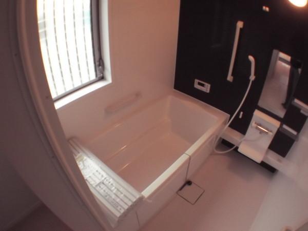 Same specifications photo (bathroom). Bathroom with a window that can be adequately ventilated