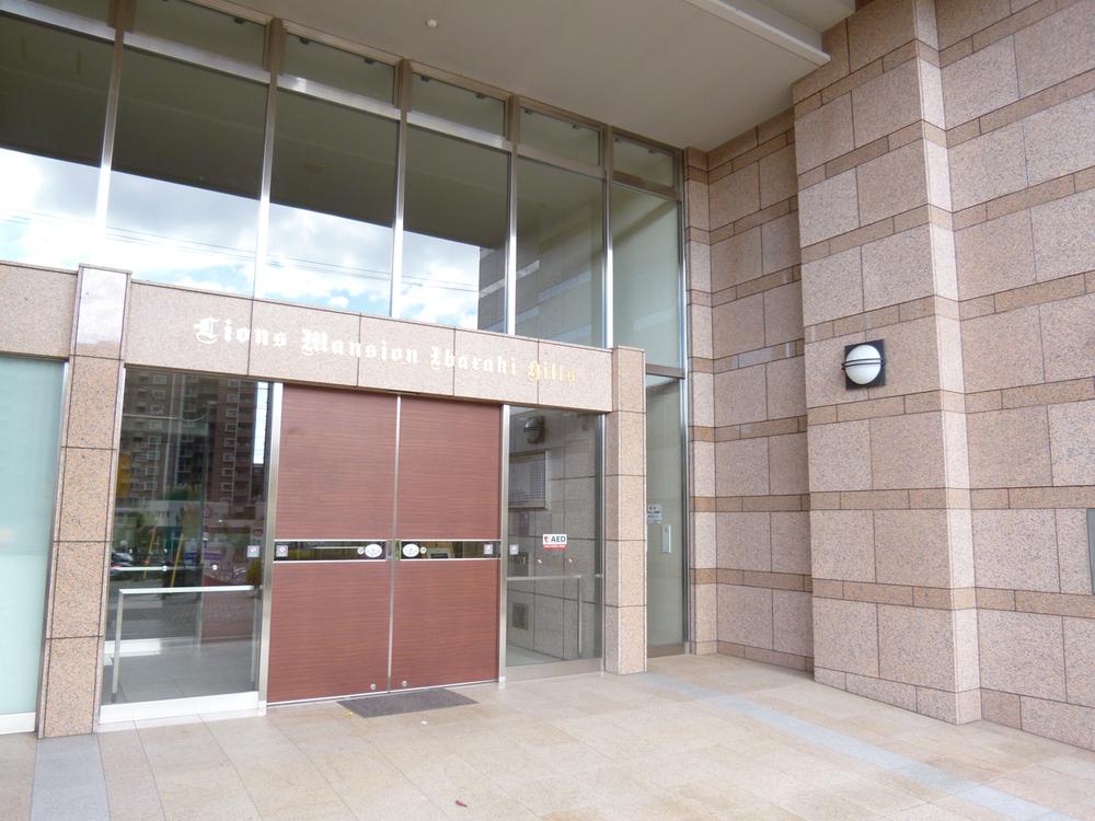 Entrance. Auto-lock with a color TV monitor