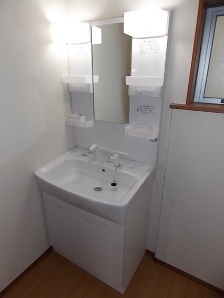 Same specifications photos (Other introspection). Fine basin space will produce a clear