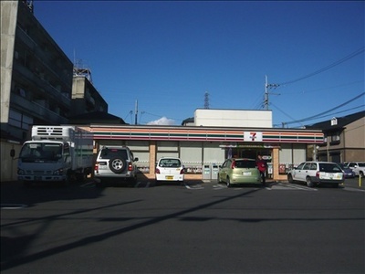 Convenience store. 466m until the Seven Raven Isuzu cho store (convenience store)