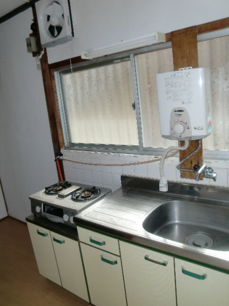 Kitchen. Gas stove will be left behind products. 