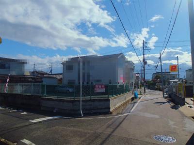 Local photos, including front road. Local (11 May 2013) Shooting West front road