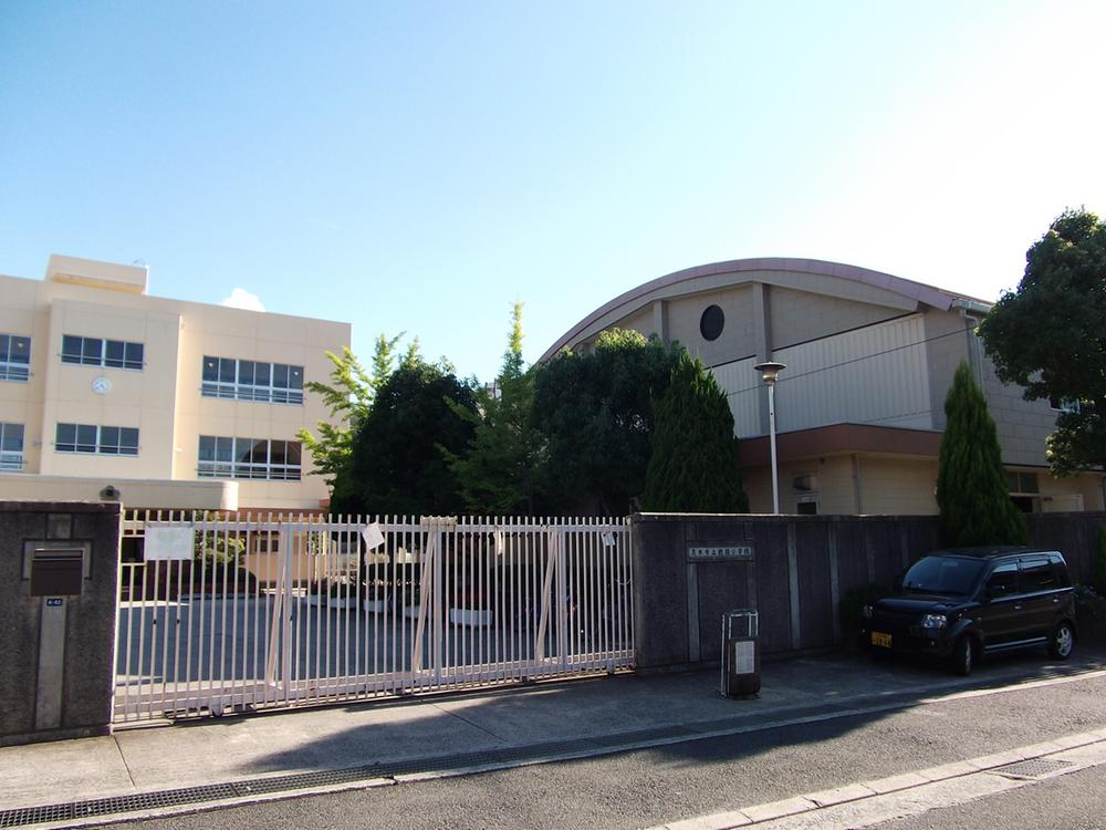 Primary school. Ibaraki Municipal Hozumi to elementary school 859m