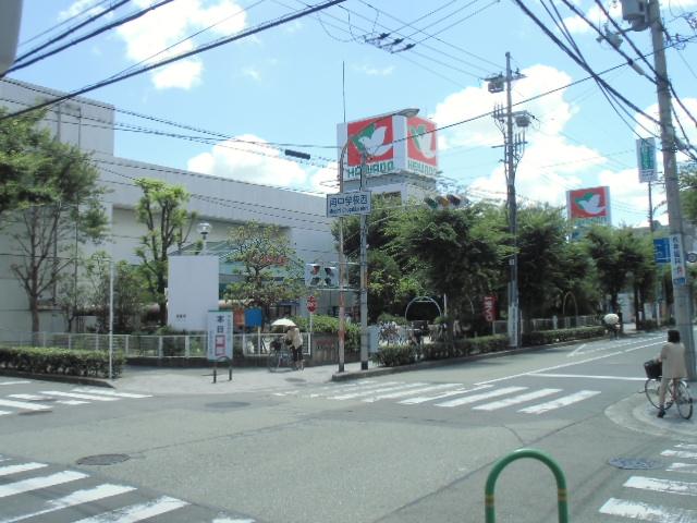 Supermarket. Heiwado Masago 440m to shop