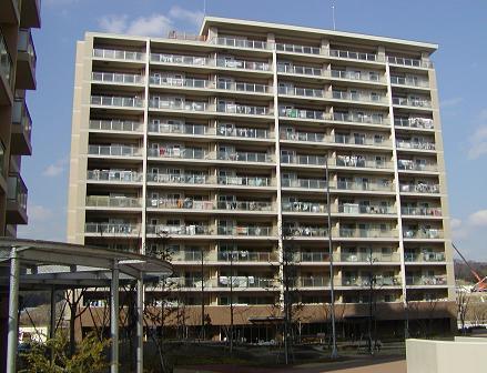 Local appearance photo. Osaka Monorail Saito line 4-minute walk ・ Hankyu original condominium "Geo Series"