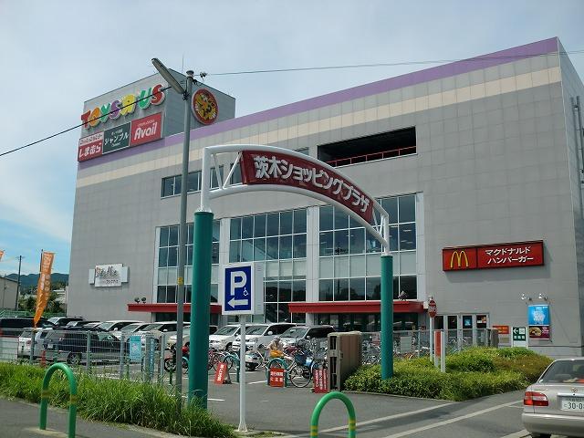 Shopping centre. 167m to the Toys R Us store in Ibaraki