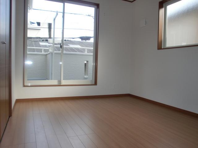 Non-living room. Same specifications of the company's other properties